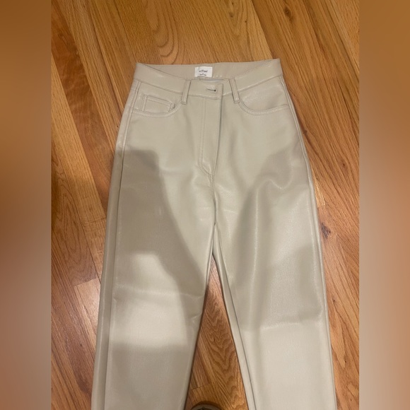 Aritzia Melina Pant in Birch - Picture 5 of 13